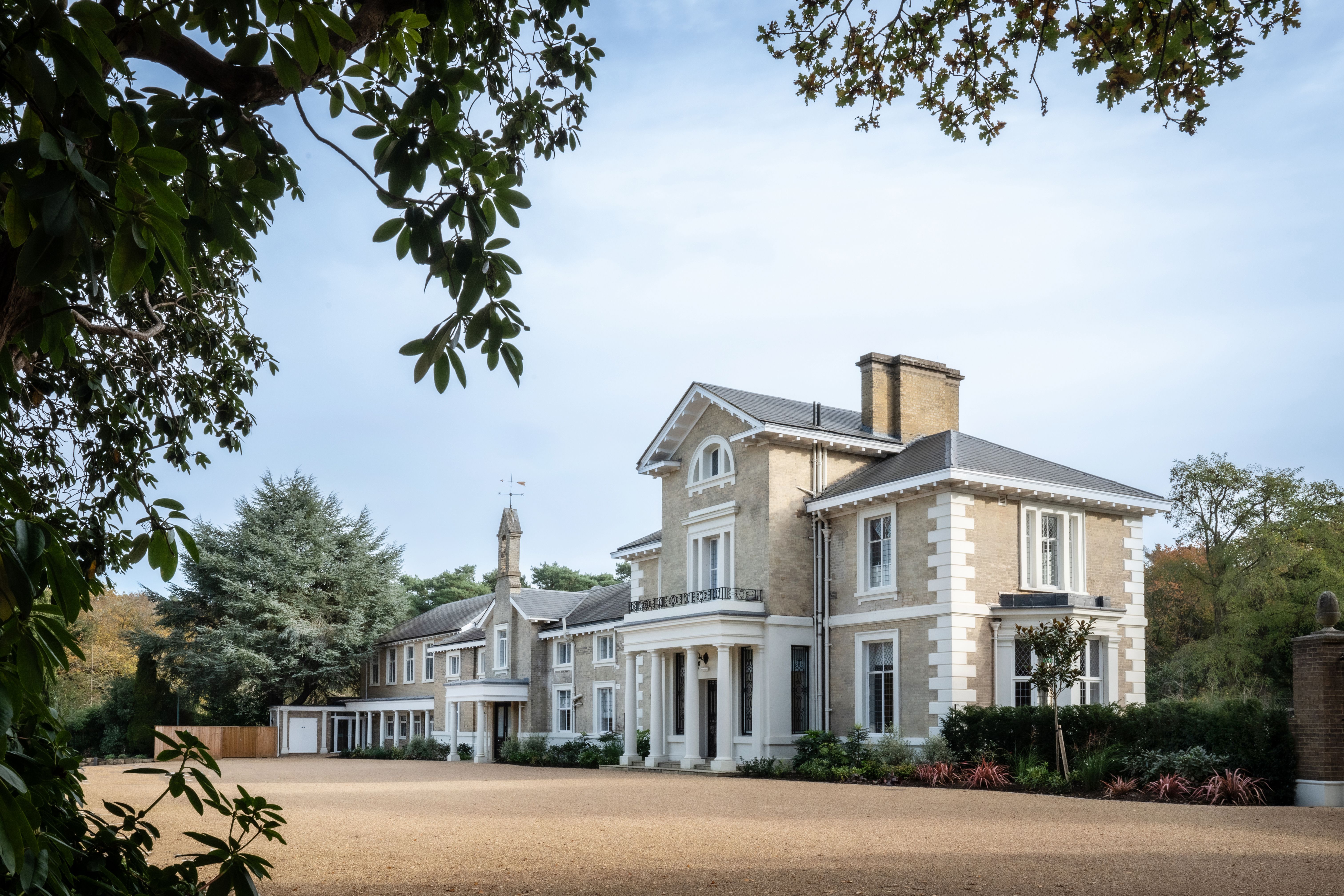  Loveday Esher 